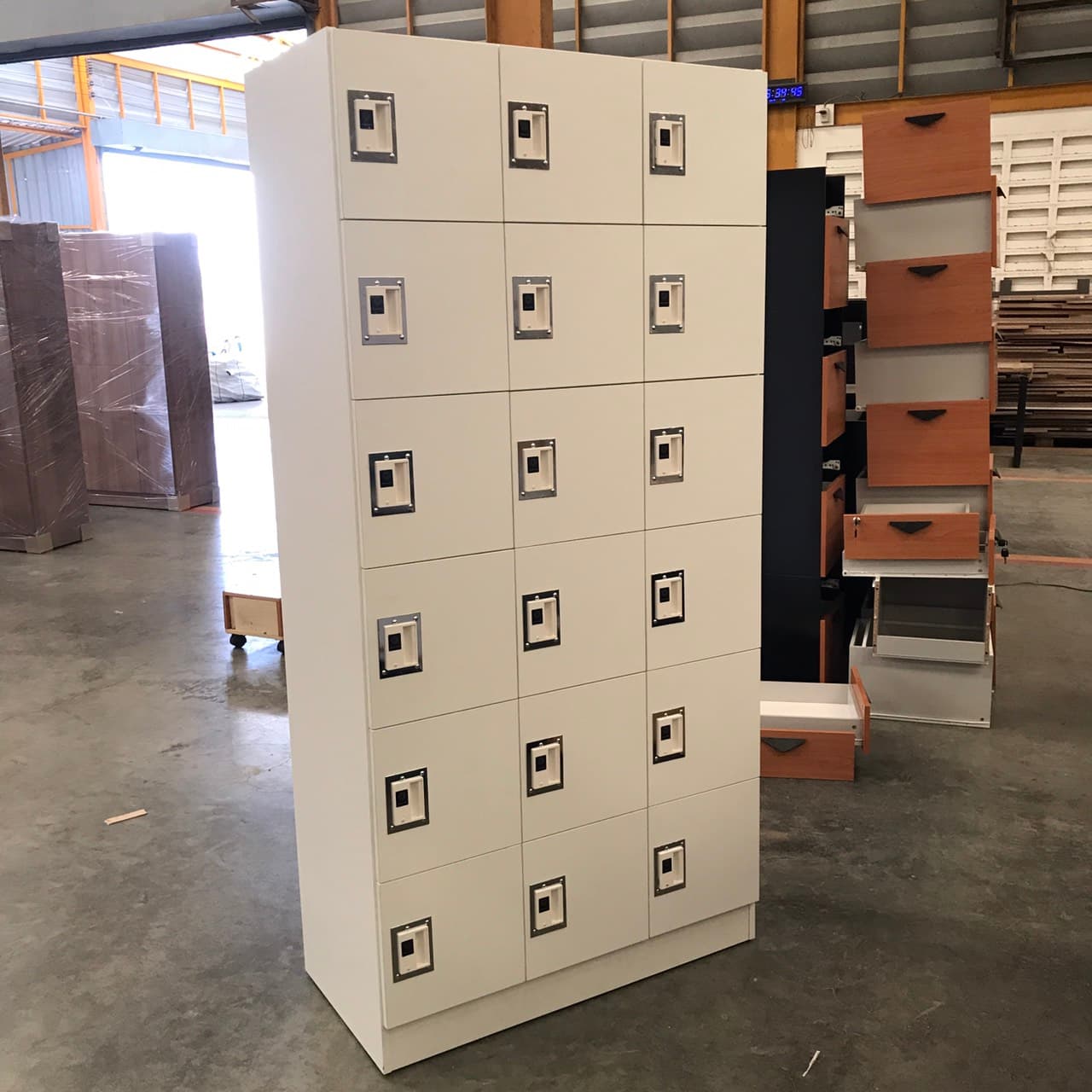 ตู้ล็อคเกอร์ PVC 18 ช่อง