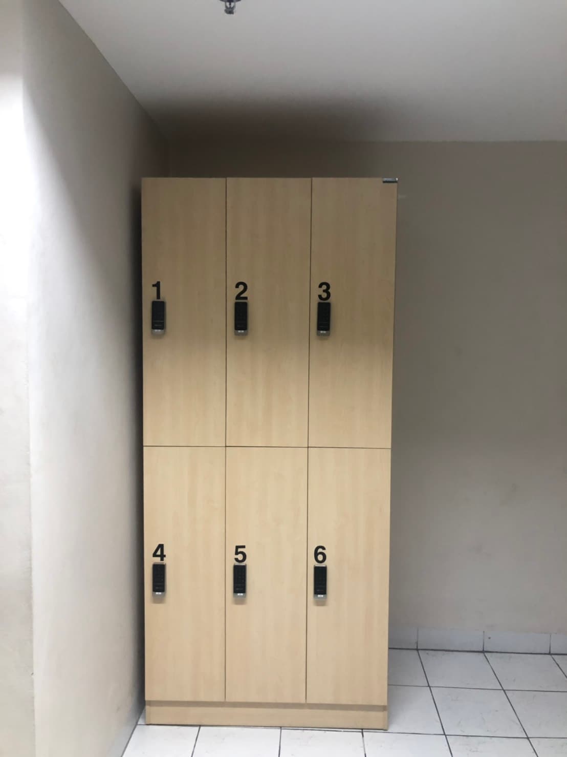 ตู้ล็อคเกอร์ไม้ 6 ช่อง