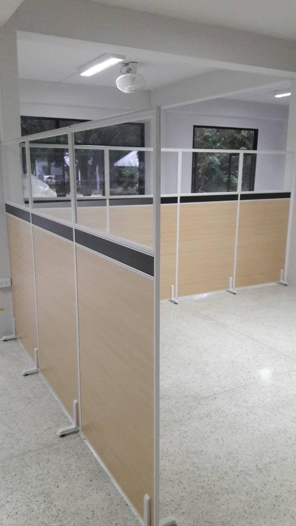 พาทิชั่นรุ่น 2 ครึ่งกระจกใส ขนาดความสูง 150 cm
