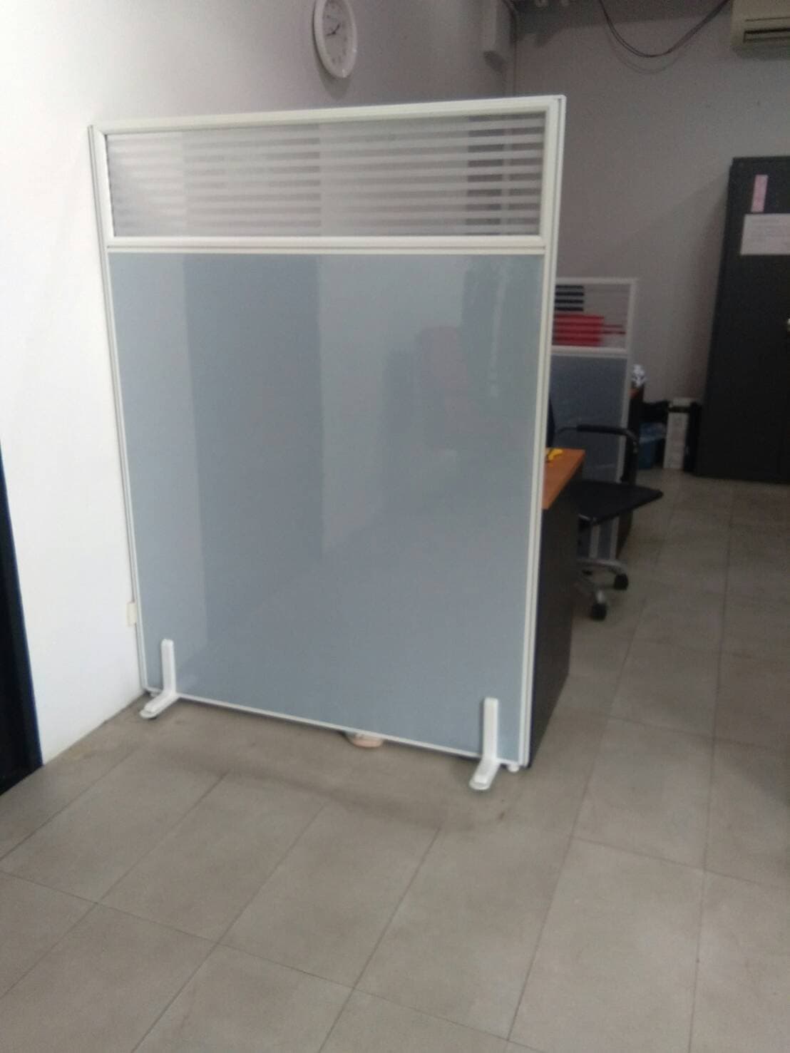 พาทิชั่นรุ่น 3 ครึ่งกระจกขัดลาย ขนาดความสูง 180 cm