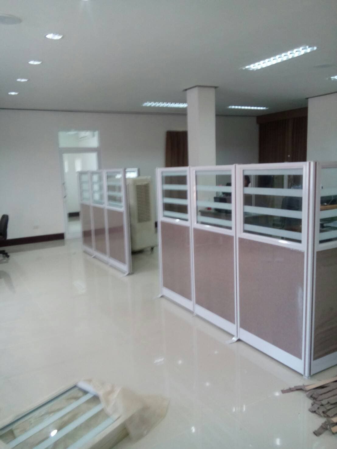 พาทิชั่นรุ่น 5 ครึ่งกระจกขัดลาย ขนาดความสูง 150 cm