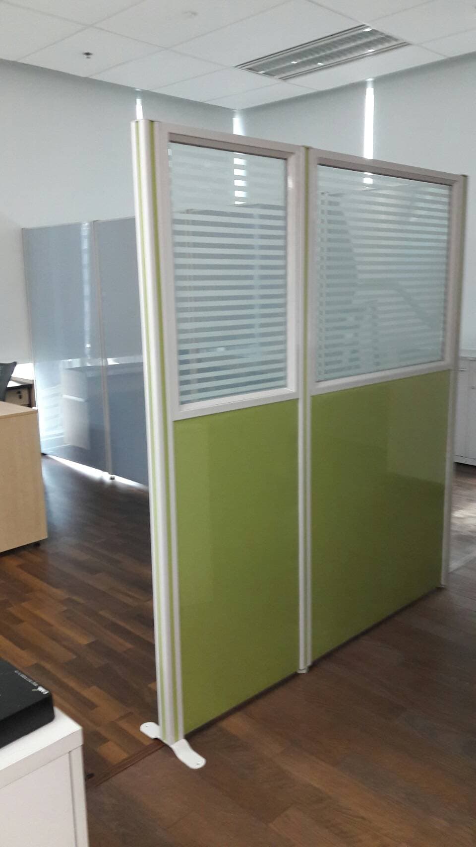 พาทิชั่นรุ่น 5 ครึ่งกระจกขัดลาย ขนาดความสูง 150 cm