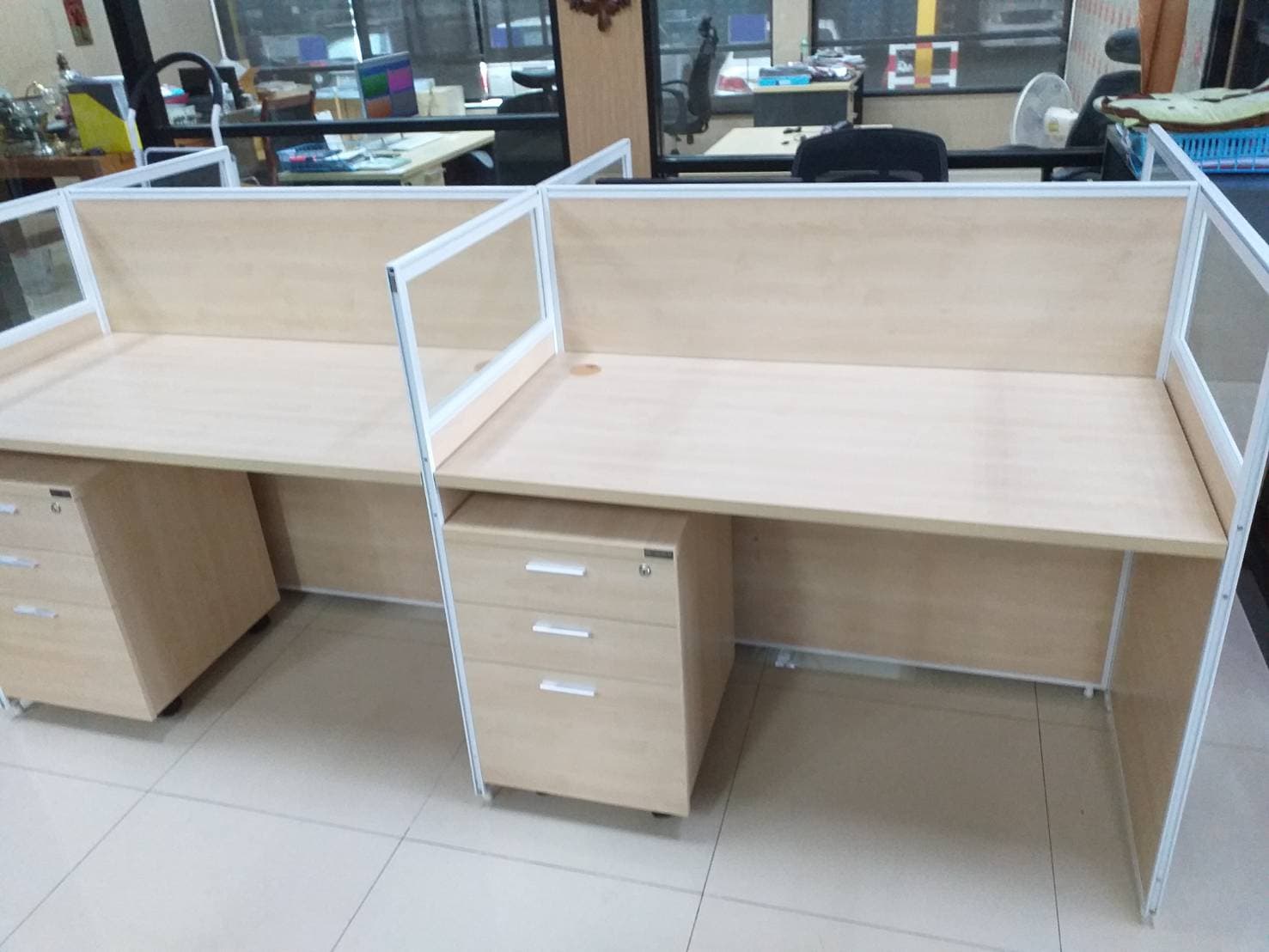 โต๊ะทำงานกลุ่ม 4 ที่นั่ง