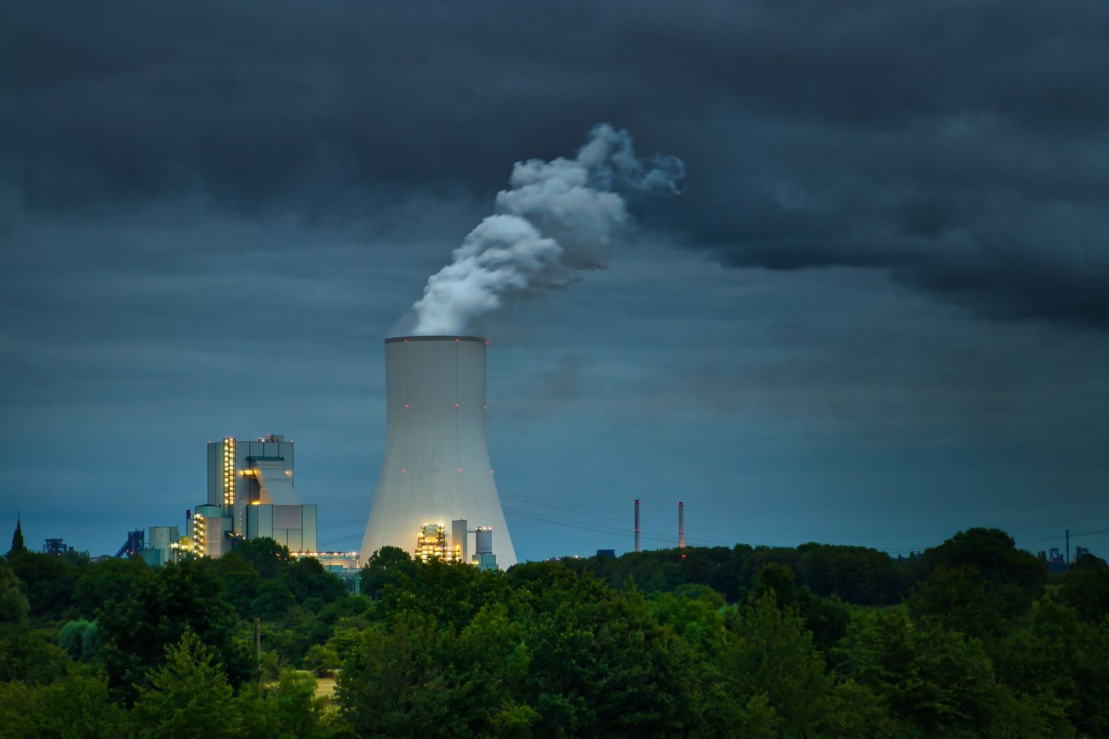 Power plant with smoke